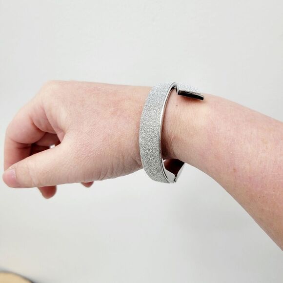 Brand New Silver Tone Matte Silver Bangle Bracelet - Picture 11 of 11